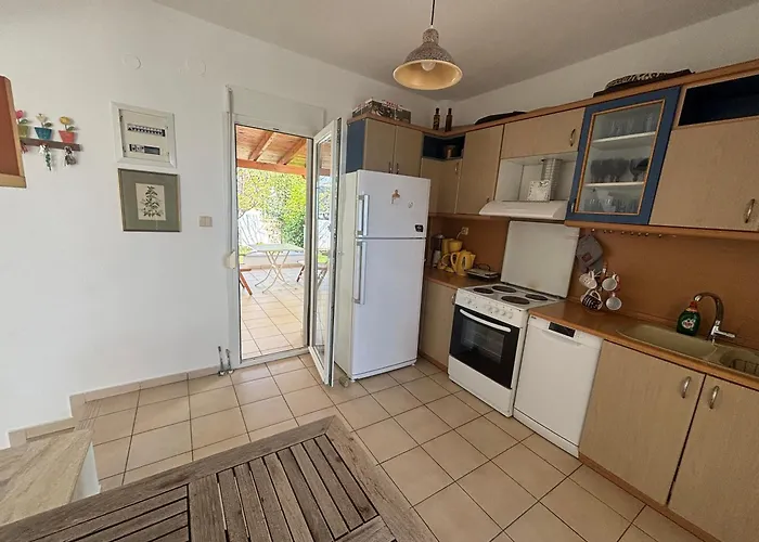 C&c Private & Vista Siviri